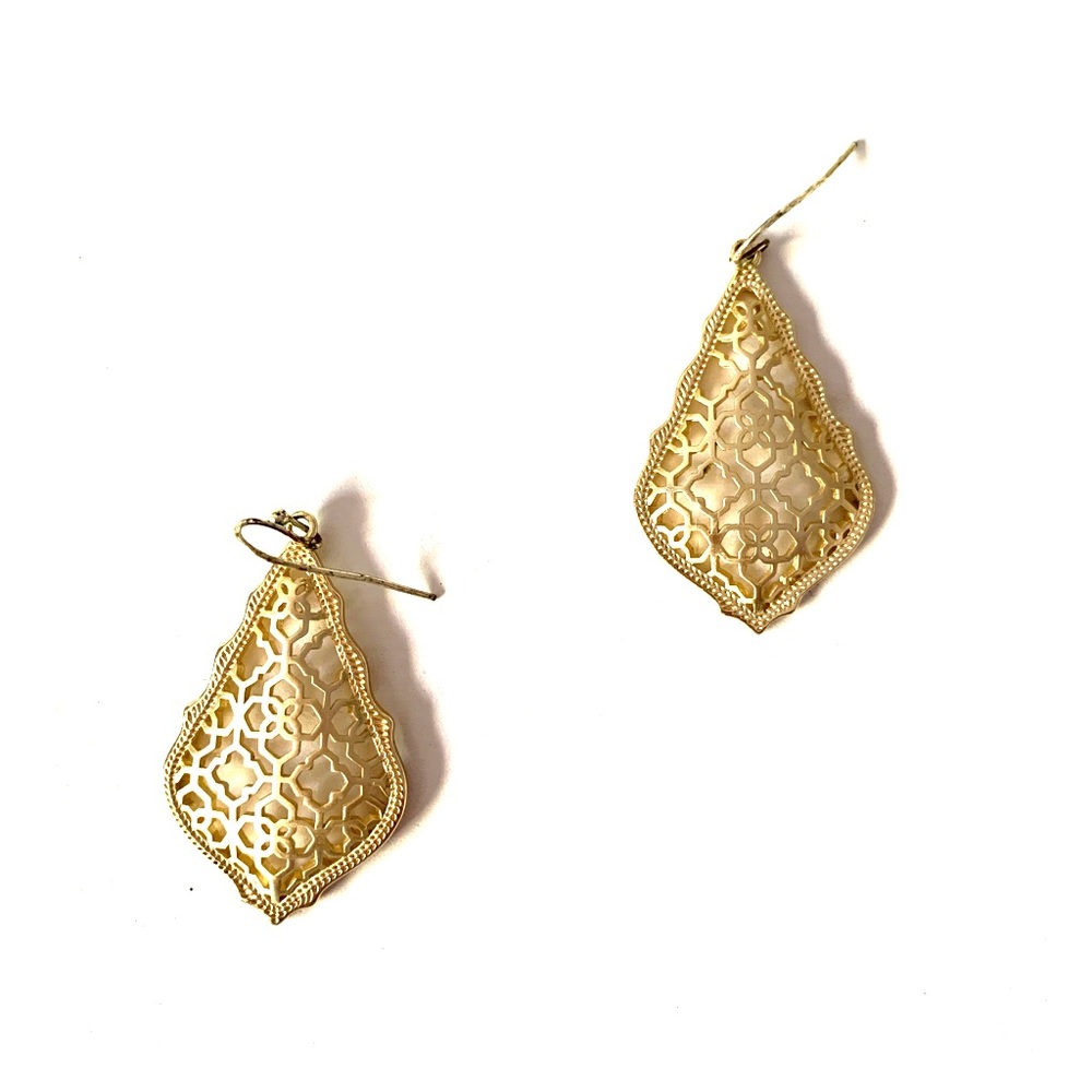 Filigree Addie Drop Earrings in Gold